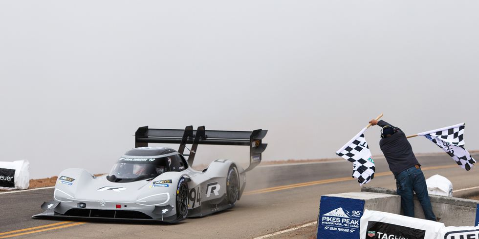 2018-06-24-vwms-ppihc2018-rennen-01-1529926359[1] - autospeednews.com - Is for Sale The Electric Volkswagen I.D. R Is the Fastest Car to Ever Climb Pikes Peak