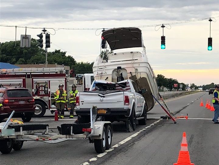 37717581_10155703166973008_937573777120690176_n[1] - autospeednews.com - Boat Smashes Into Truck That Was Towing It