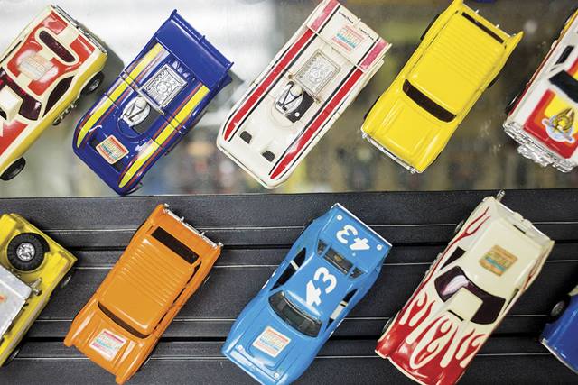 Slotcars(8)[1] - autospeednews.com - Step inside the wonderful hobby garage of slot cars