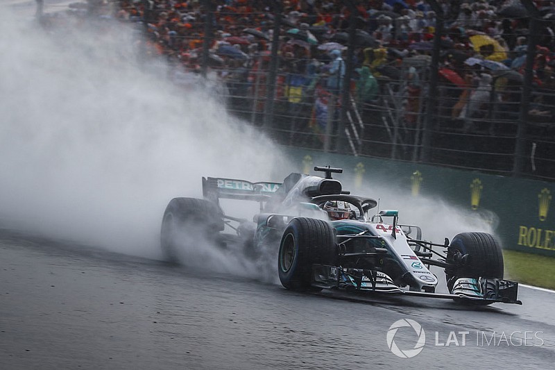 f1-hungarian-gp-2018-lewis-hamilton-mercedes-amg-f1-w09-8672775[1] - autospeednews.com - Hungarian GP: Hamilton snatches pole in drenched qualifying