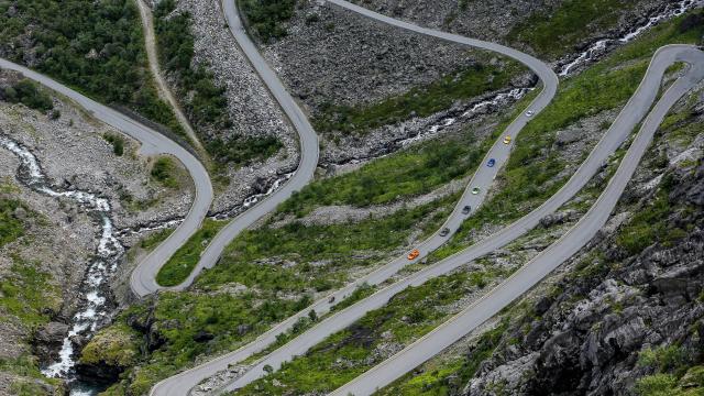 516417[1] - autospeednews.com - Gallery: six Lamborghinis on one of the world’s best roads