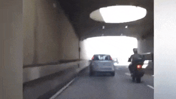 714afdca-accidents-rider-kicks-car-falls-over-karma[1] - autospeednews.com - Karma Gets One Over On Road Raging Motorcycle Rider