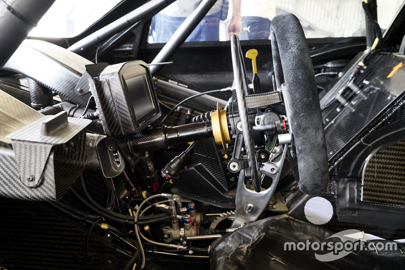 bmw-m4-dtm-cockpit-modificatio[1] - autospeednews.com - BMW reveals modifications for Zanardi DTM one-off